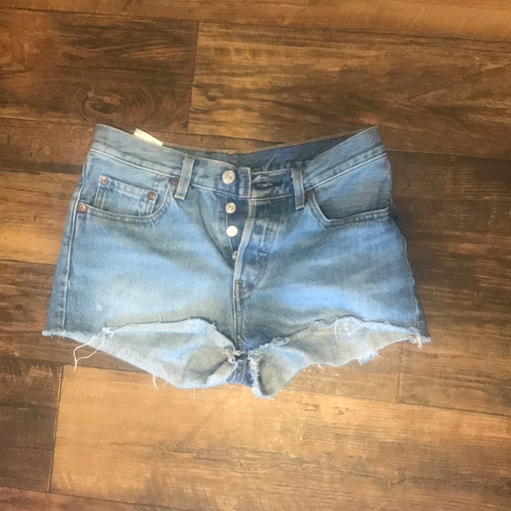 Levi cut off shorts